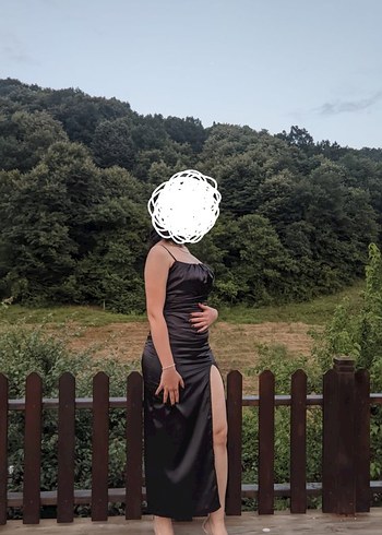 Siyah Drapeli İnce Askılı Midi saten elbise. - Görsel 4