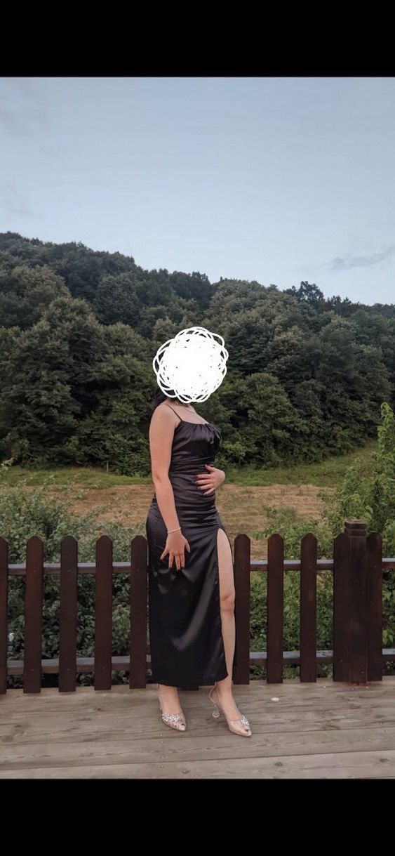 Siyah Drapeli İnce Askılı Midi saten elbise. - Görsel 4