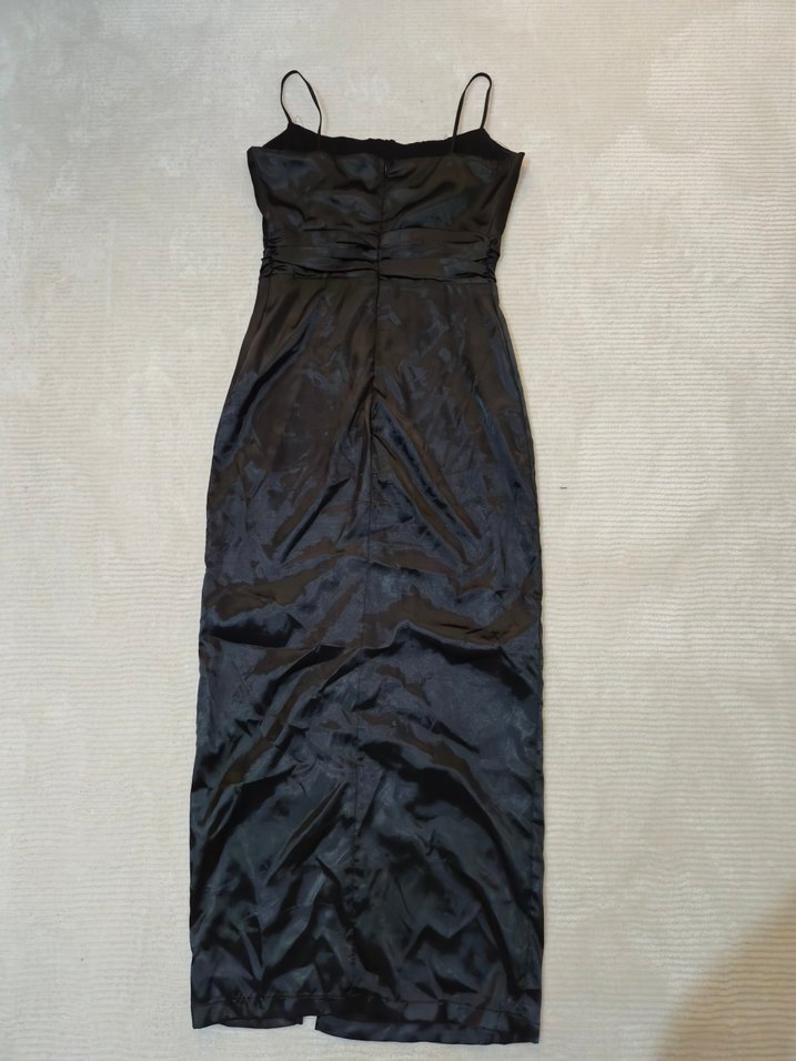 Siyah Drapeli İnce Askılı Midi saten elbise. - Görsel 2