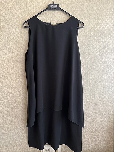 Siyah zayıf gösteren çift katmanlı zarif elbise orta boy