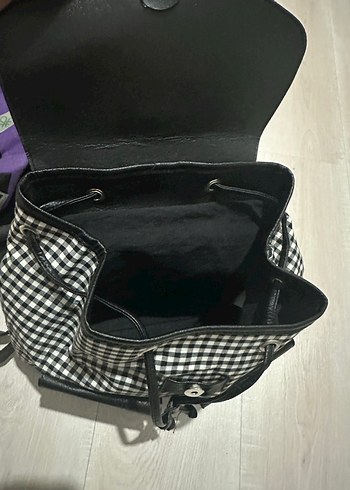 Tokalı Siyah Deri Kadın Sırt Çantası - Görsel 4