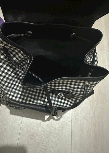 Tokalı Siyah Deri Kadın Sırt Çantası - Görsel 3