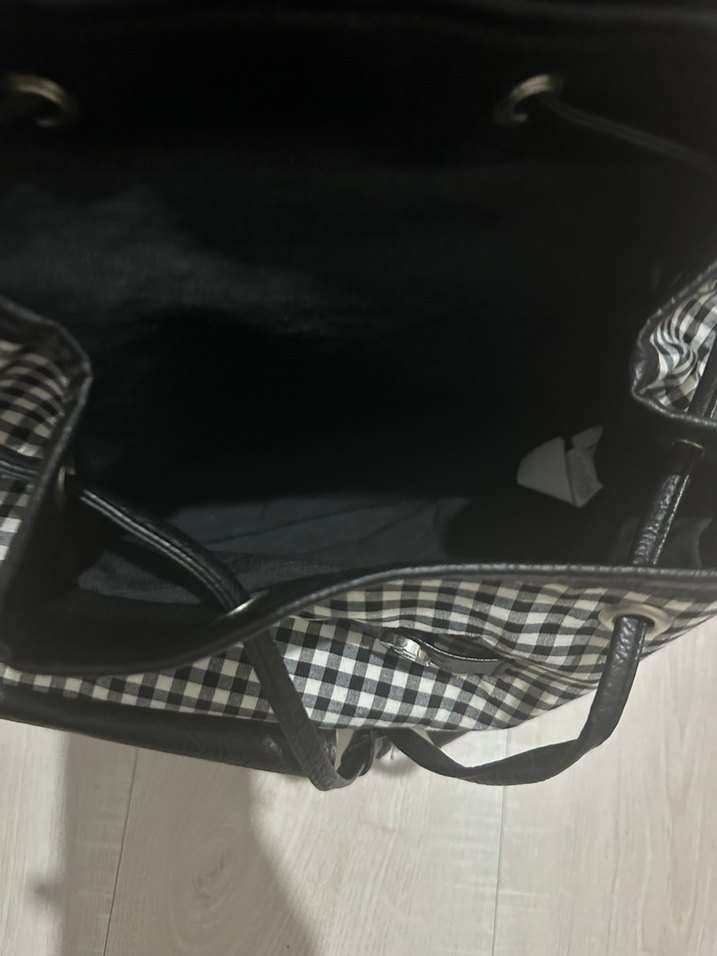 Tokalı Siyah Deri Kadın Sırt Çantası - Görsel 2