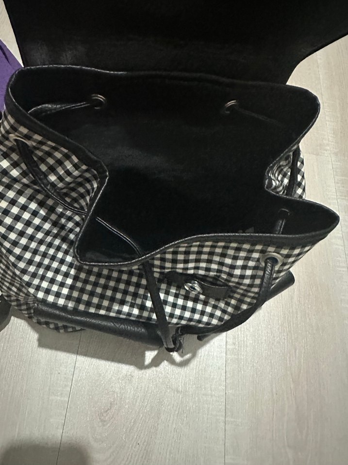 Tokalı Siyah Deri Kadın Sırt Çantası - Görsel 3