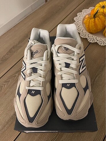 New Balance 9060