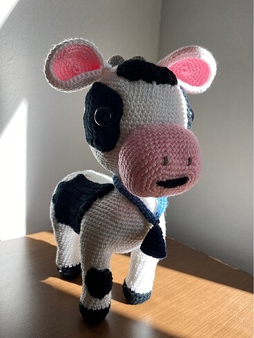 el örgüsü amigurumi inek/buzağı