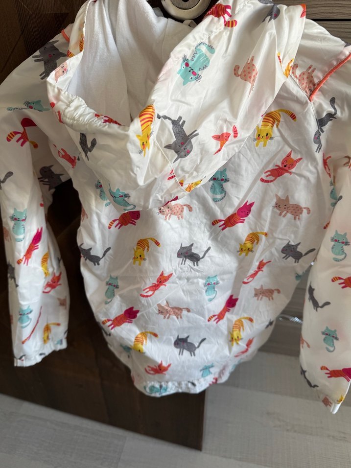 Kız Çocuk Kapüşonlu Baskılı Yağmurluk - Görsel 3