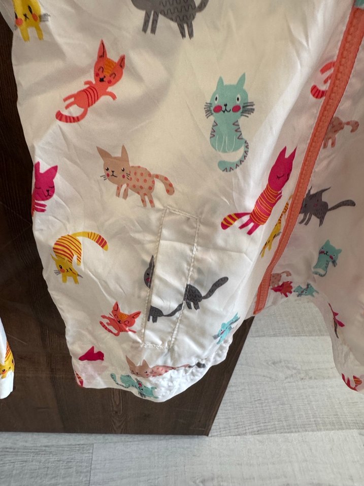 Kız Çocuk Kapüşonlu Baskılı Yağmurluk - Görsel 2