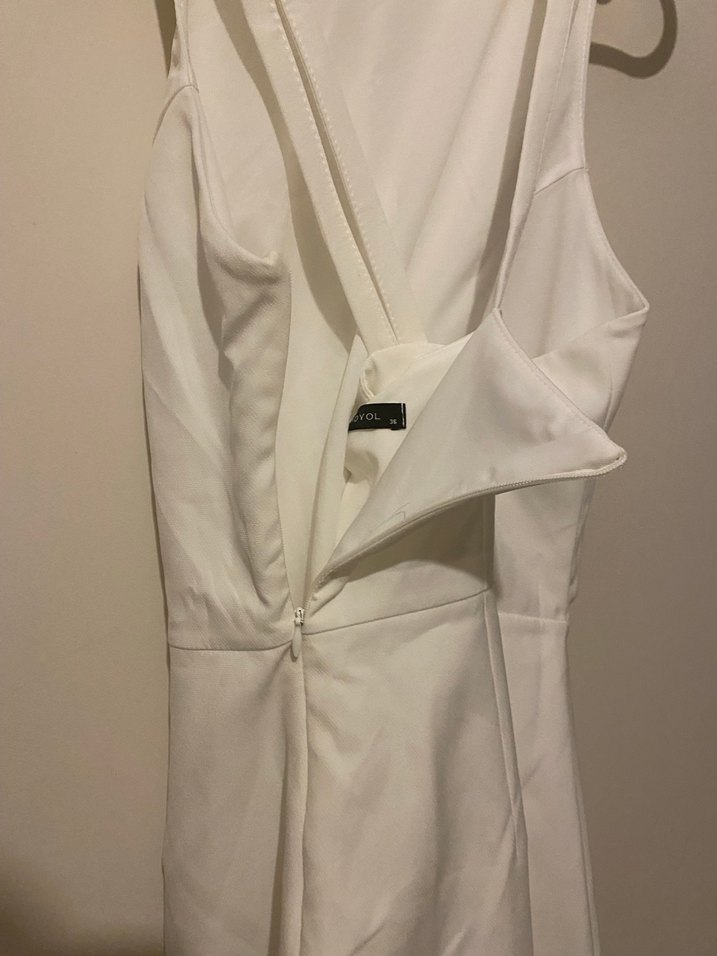 Beyaz, Yüksek Yakalı, Kolsuz Midi Elbise - Görsel 3