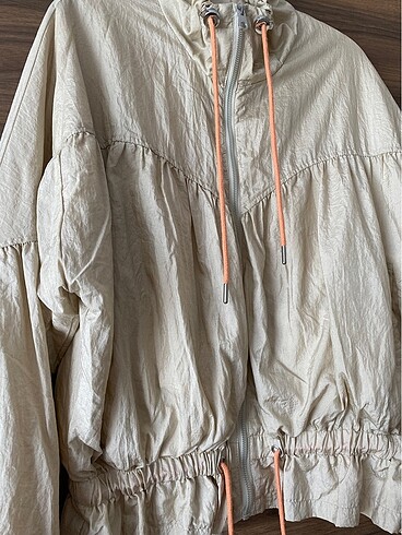 Pull and Bear Yağmurluk