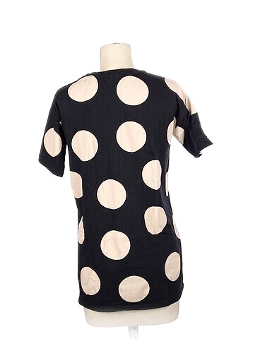 36 Beden Asos T-shirt %70 İndirimli.