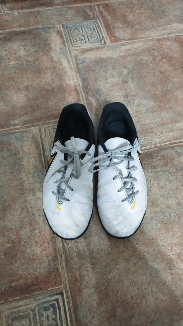 Nike phantom  Bağcıklı halı saha Ayakkabısı 38.5 - Görsel 2