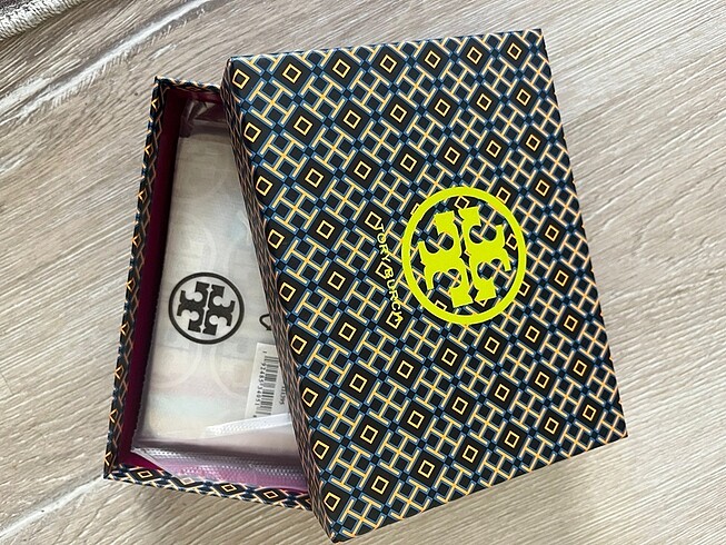 Tory Burch Kartlık