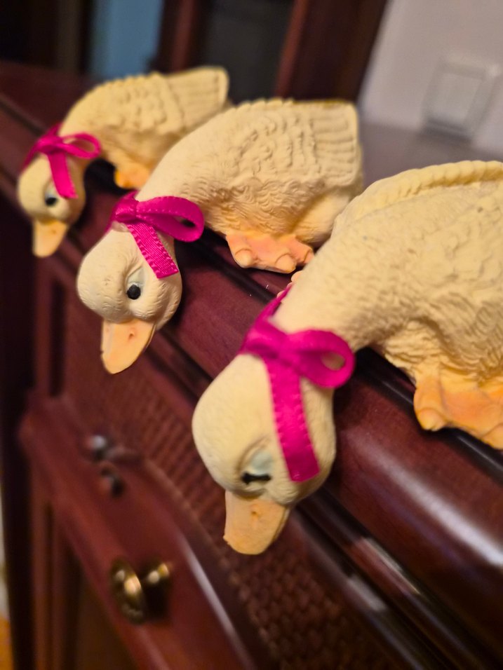 Pembe Kurdela Detaylı Dekoratif Ördek Figürleri - Görsel 4