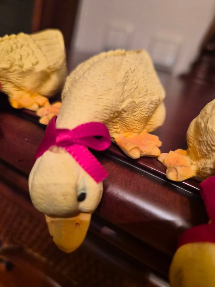 Pembe Kurdela Detaylı Dekoratif Ördek Figürleri - Görsel 3