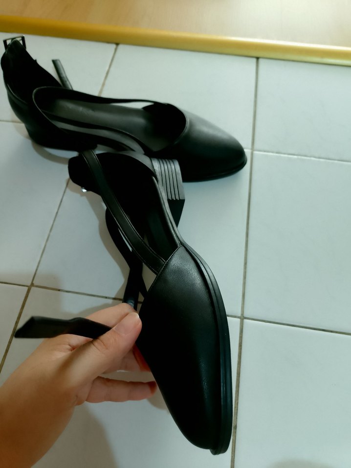 Siyah Bantlı İnce Topuklu Kadın Ayakkabı - Görsel 2