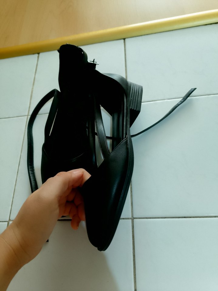 Siyah Bantlı İnce Topuklu Kadın Ayakkabı - Görsel 4