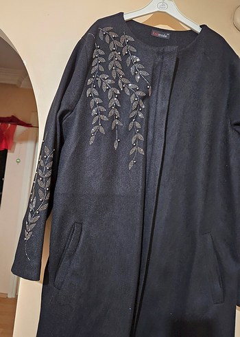 Nakış Detaylı Siyah Uzun Kadın Kaban - Görsel 5