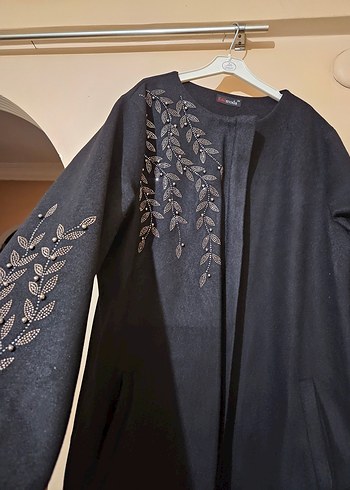 Nakış Detaylı Siyah Uzun Kadın Kaban - Görsel 3