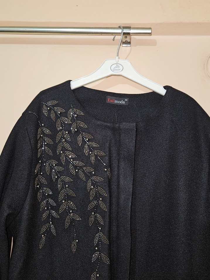 Nakışlı Siyah Uzun Kadın Kaban - Görsel 4