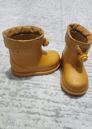 Sarı Yağmur Botu