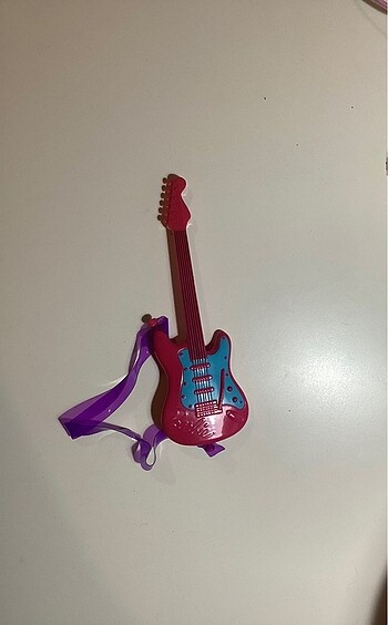 Barbie gitarı