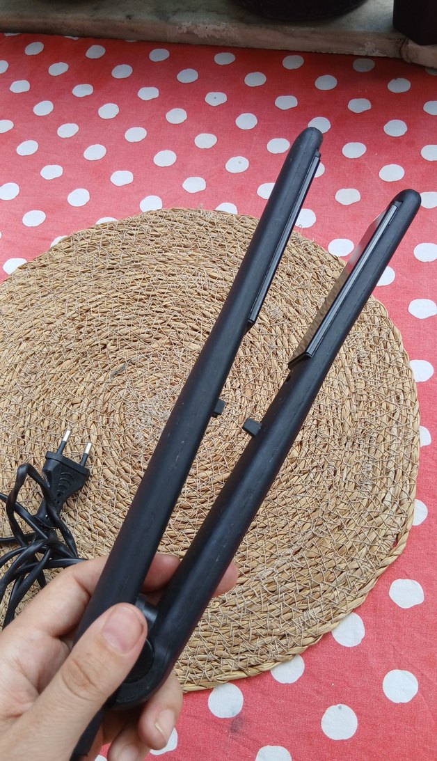 Siyah Saç Düzleştirici - Görsel 4