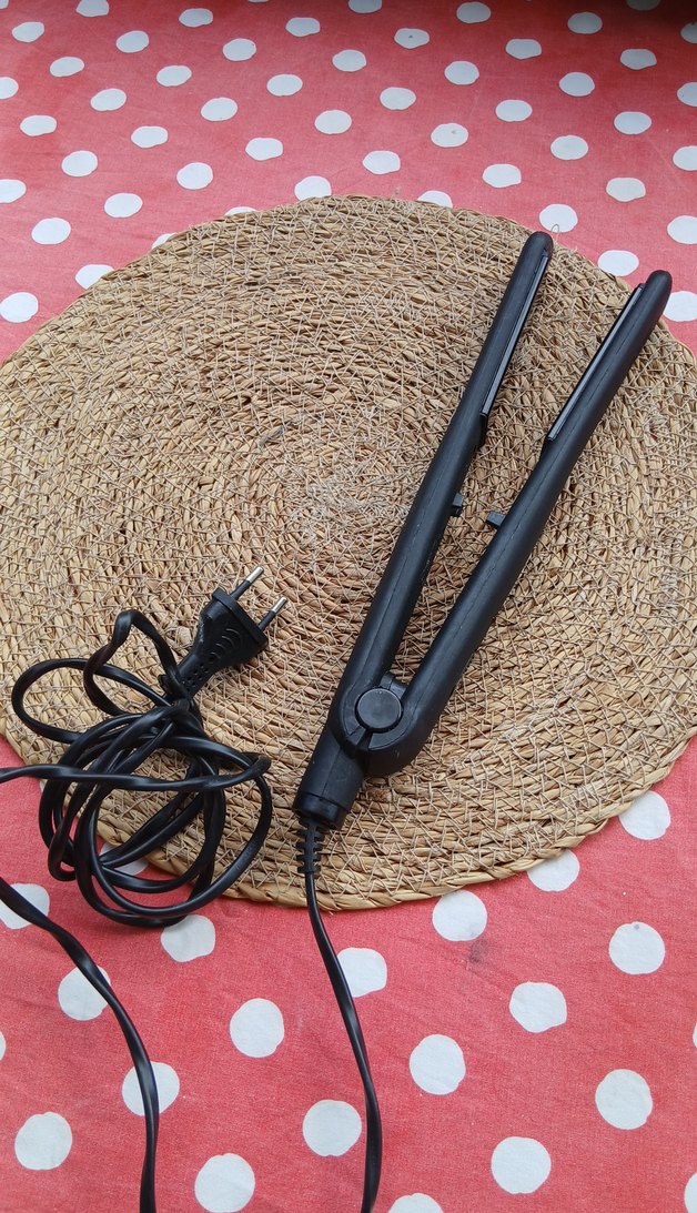 Siyah Saç Düzleştirici - Görsel 2