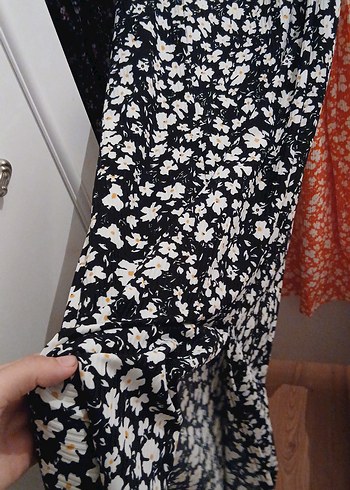 Çiçek Desenli Askılı Midi Elbise - Görsel 4