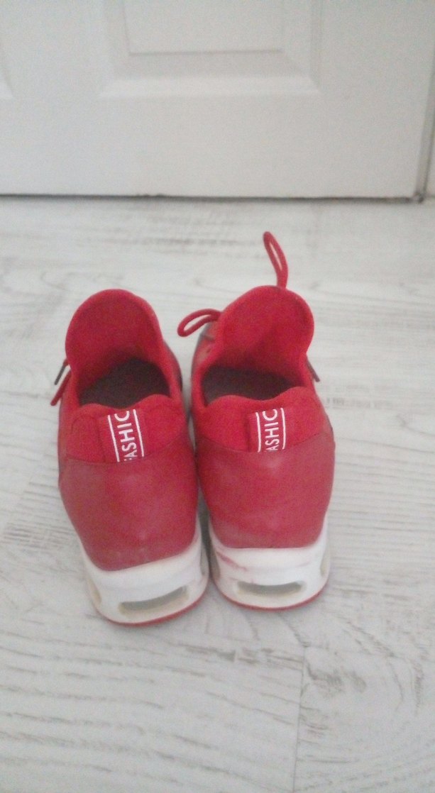 Kırmızı Bağcıklı Kadın Spor Ayakkabı - Görsel 3