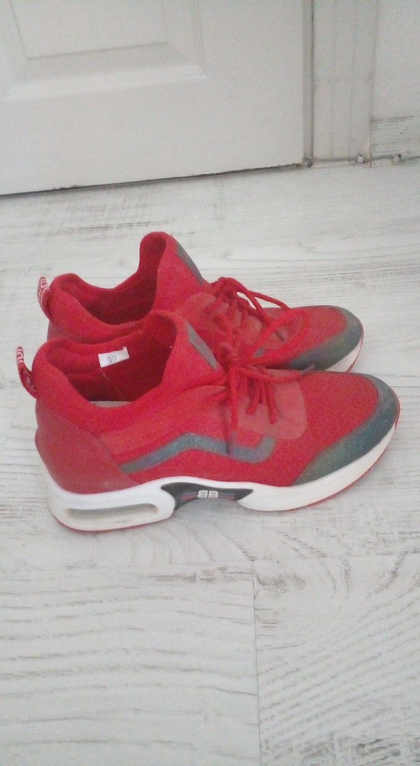 Kırmızı Bağcıklı Kadın Spor Ayakkabı - Görsel 2