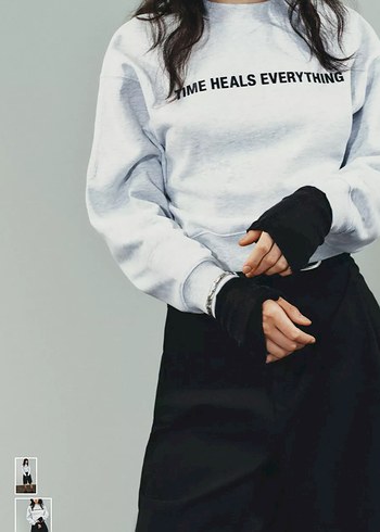 Gri Crop Sweatshirt, Uzun Kollu, Salaş Kesim - Görsel 2