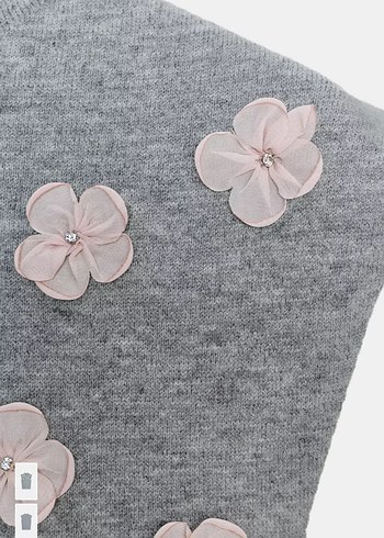 Gri Nakışlı Boğazlı Triko Süveter - Görsel 3