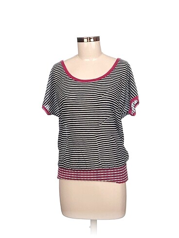 Diğer T-shirt %70 İndirimli.