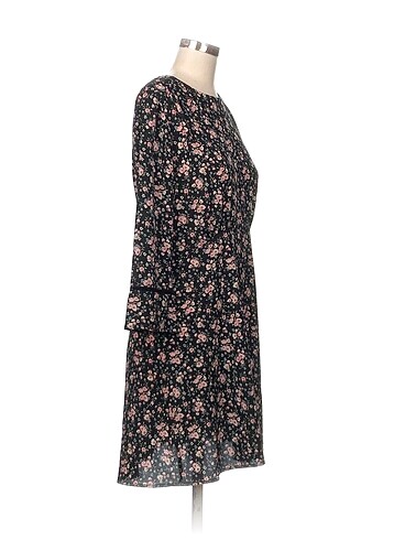H&M H&M Kısa Elbise %70 İndirimli.
