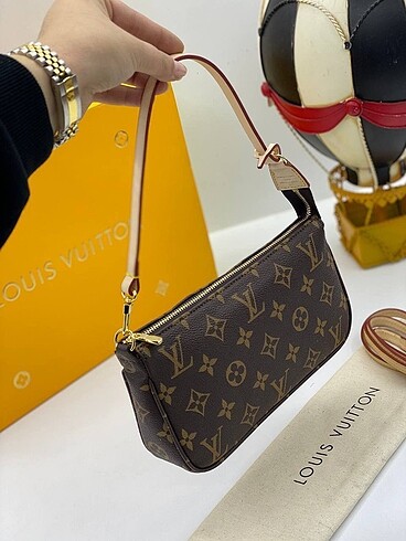Beden LOUIS VUITTON POCHETTE ACCESOİRES