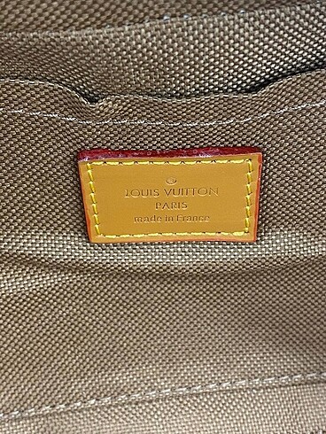 Beden LOUIS VUITTON MONOGRAM MESSENGER BAG
