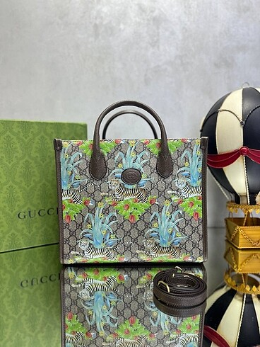 GUCCI GG TIGER TOTE BAG