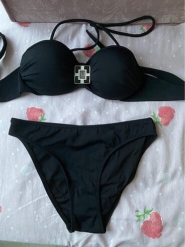 Siyah bikini takımı