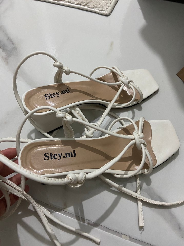 Beyaz Minimalist Topuklu Sandalet - Görsel 3