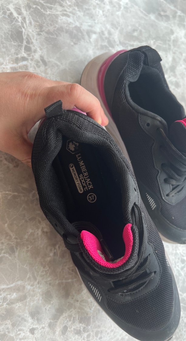 Pembe Detaylı Siyah Kadın Spor Ayakkabı hediye olduğundn satyrm - Görsel 2