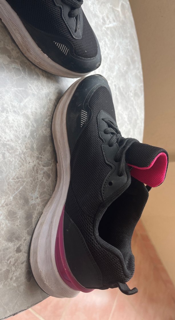 Pembe Detaylı Siyah Kadın Spor Ayakkabı hediye olduğundn satyrm - Görsel 4
