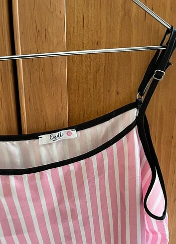 Casilli pembe çizgili şortlu gecelik 