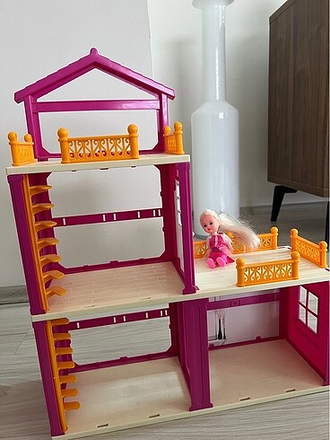  Beden Oyuncak Ev ve Barbiesi