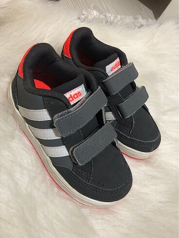 Temiz Adidas çocuk ayakkabı