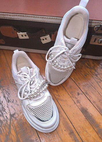 Diğer Beyaz Fileli İnci Detayli Sneaker