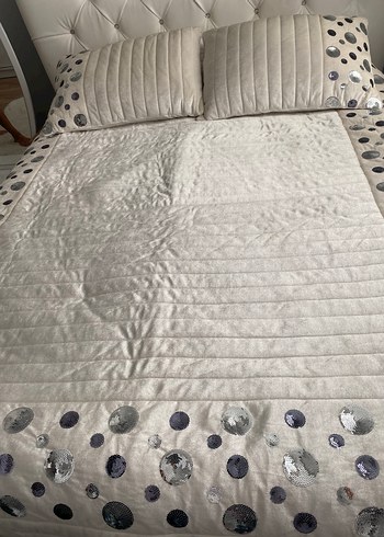 Gri Nakışlı Yatak Örtüsü