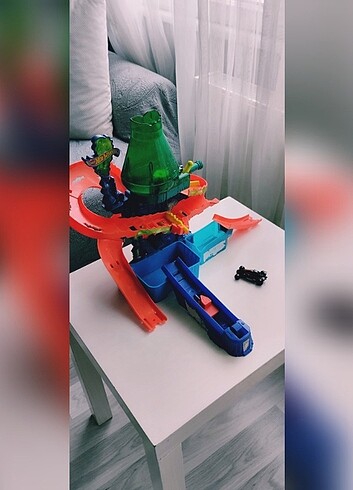 Hot Wheels Çılgın Laboratuvar