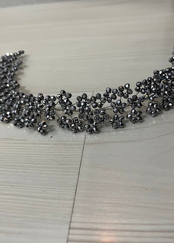 Gri Boncuklu Gotik Saç Aksesuarı