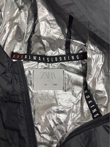 Zara 10 yaş siyah yağmurluk sayılı kullanıldı temiz sorunsuz - Görsel 2